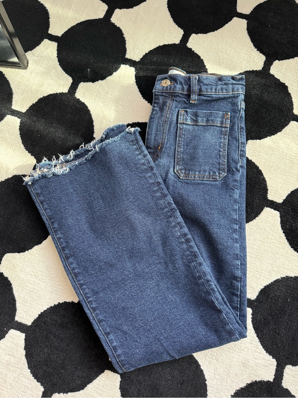 Frame hight-rise wide leg jeans in beautiful medium blue wash.Size 0